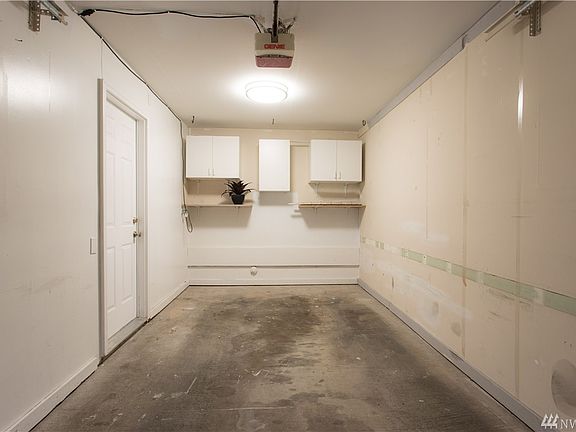 2nd image of 820 Pike St NE APT B4