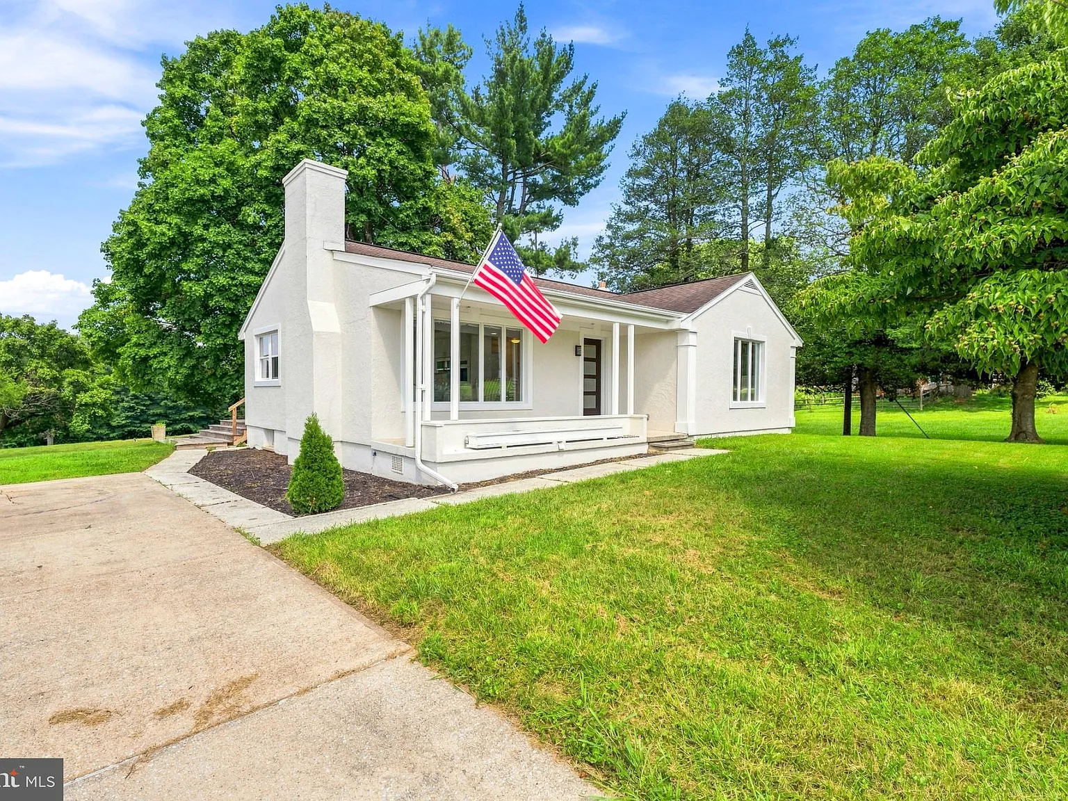 3 bed, 2.0 bath, 1830 sqft, $3,500 — Photo 1