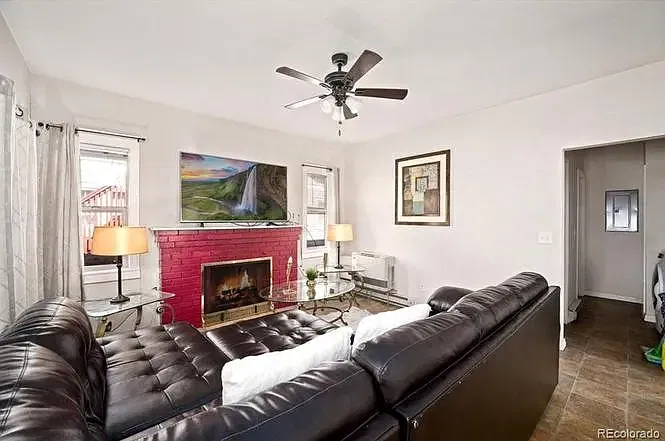 2 bed, 1100 sqft, $1,425 — Photo 2