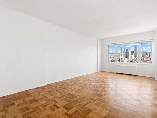 60 E 8th St APT 31J, New York, NY 10003