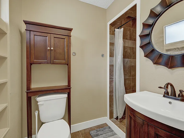 208 Reimer Ave — Photo 17