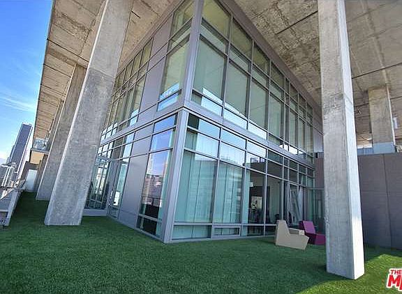 2nd image of 1100 S Hope St #102