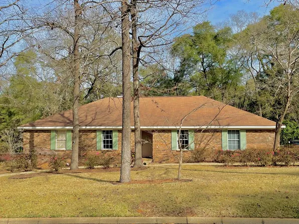 1604 Montcliff Dr, Dothan, AL 36303