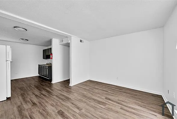 2 bed, $850 — Photo 2