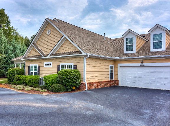 4th image of 1204 Amberley Dr