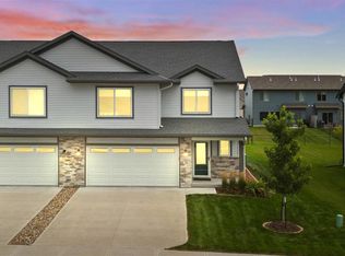 792 River Bend Ln, North Liberty, IA 52317