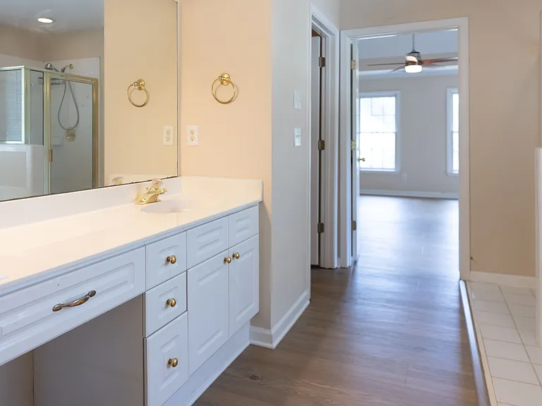 1649 Crittenden Ln — Photo 19