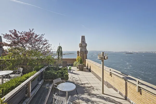 Rented by The Moinian Group | media 40