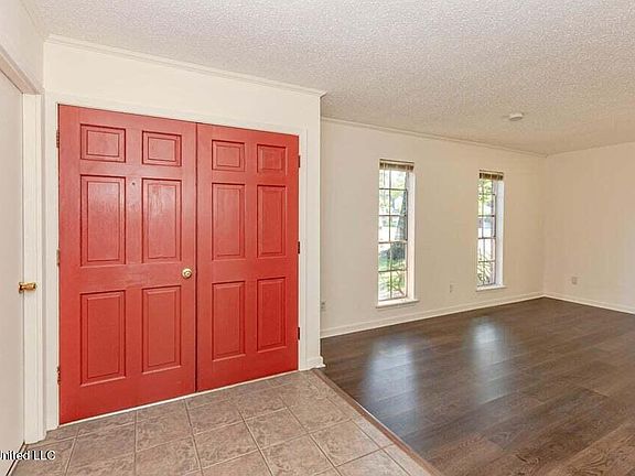 4th image of 2821 Lawnwood Dr