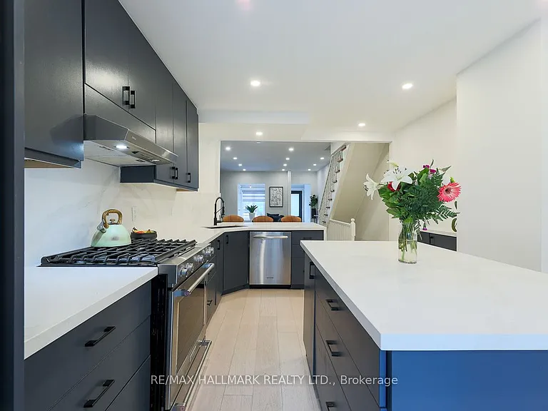 35 Dingwall Ave — Photo 14