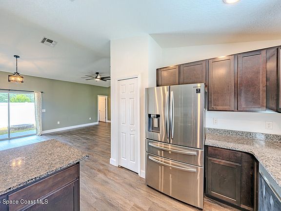 5th image of 2655 Laurel Rd