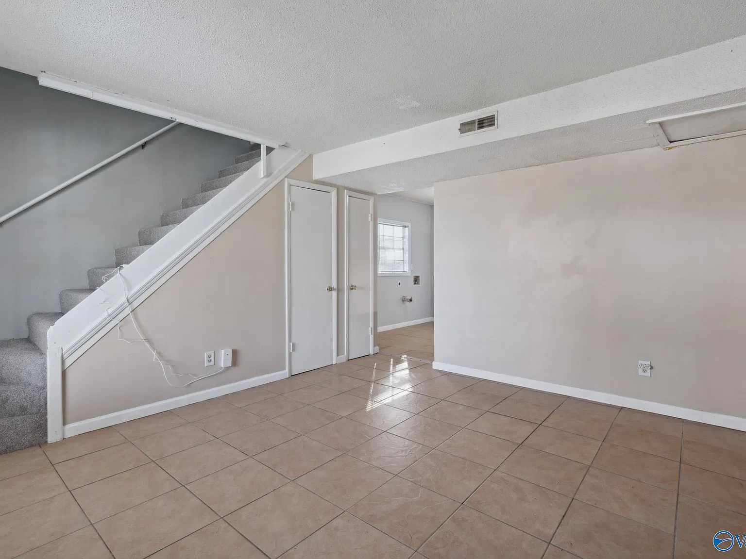 2 bed, 1.5 bath, 768 sqft, $999 — Photo 3