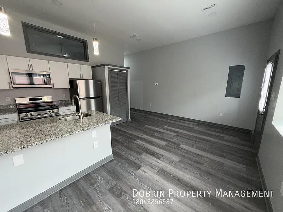 2 bed, 1032 sqft, $1,975 — Photo 2