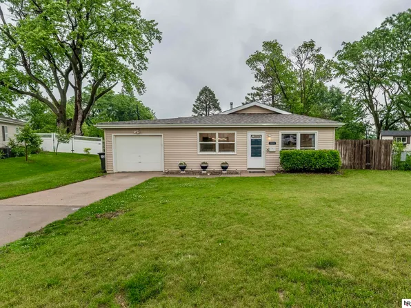 9008 Lamont St, Omaha, NE 68124