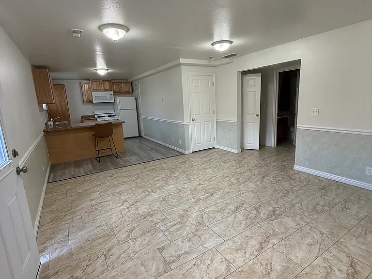 1177 Rocky Mountain Way — Photo 2