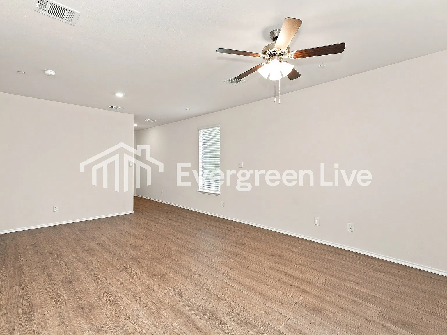 3 bed, 2.5 bath, 1600 sqft, $2,345 — Photo 2