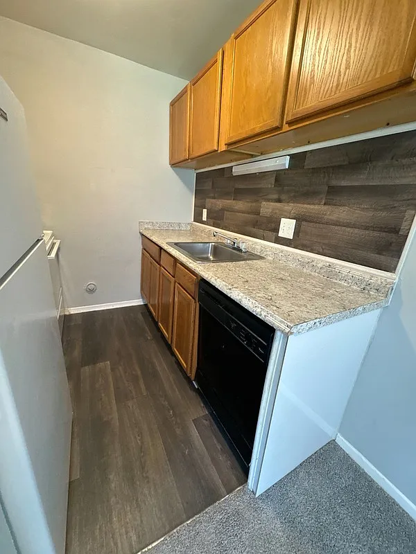1229 Nelson St — Photo 2