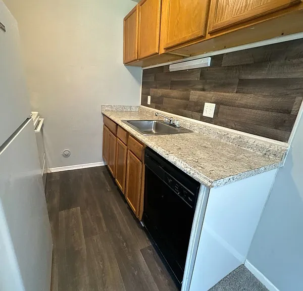1229 Nelson St — Photo 2