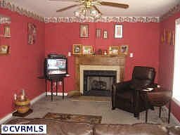 Lovely Livingroom with gas fireplace