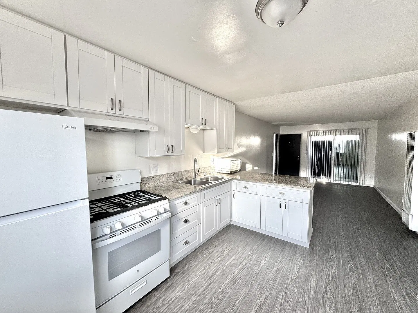 650 Florence Street — Photo 4
