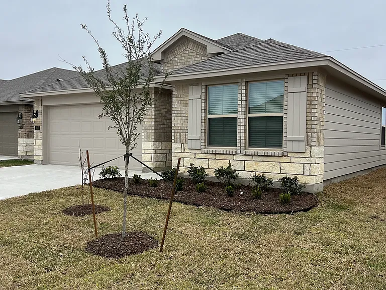 1645 Pleasant Dr — Photo 4