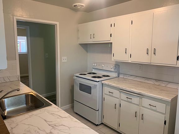 3rd image of 645 Lockwood Dr