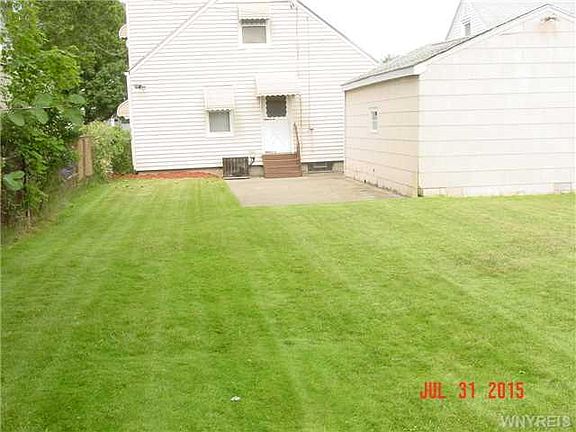 3rd image of 141 Wellington Ave