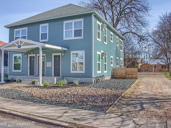 Side driveway to rear parking