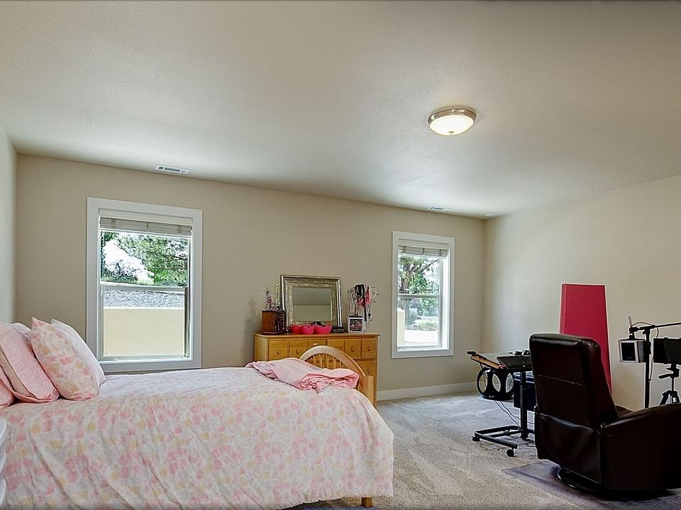 Spacious Bonus Room