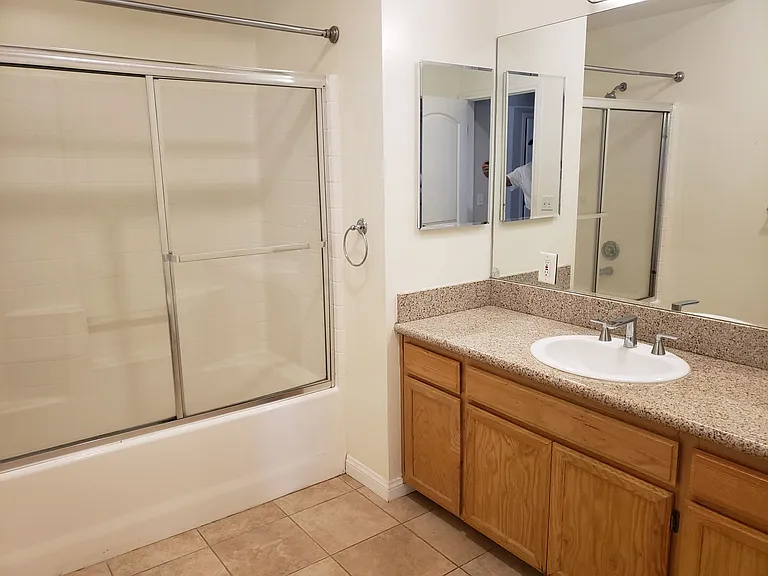 Sedona Apartments — Photo 14