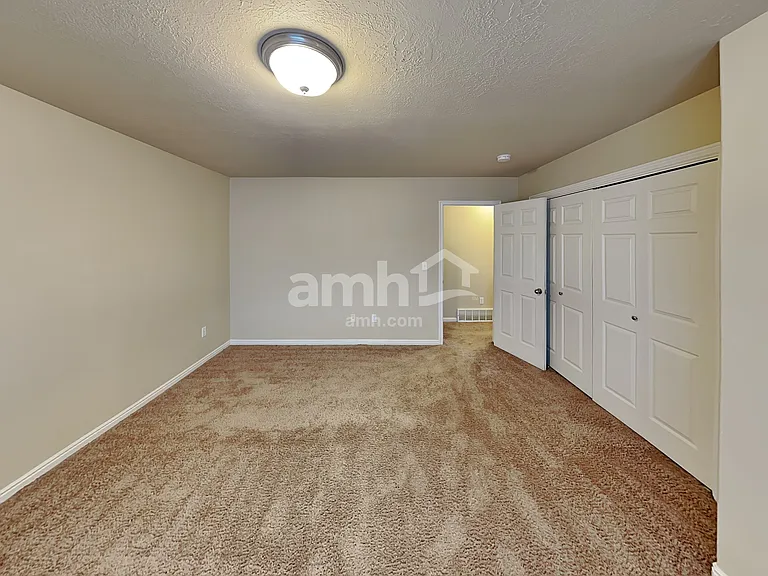 5252 S 4300 W — Photo 9