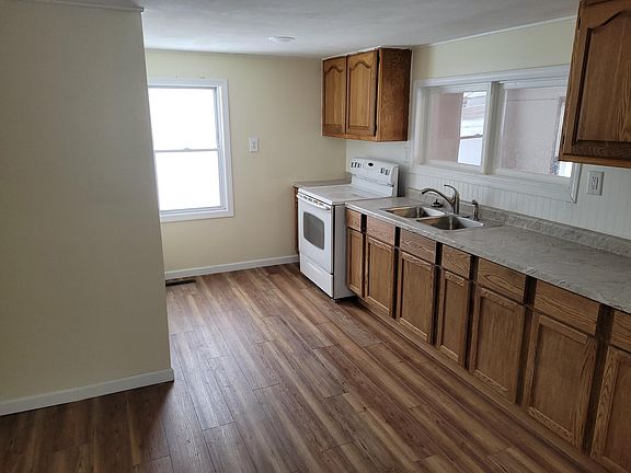 3rd image of 646 Schurman St