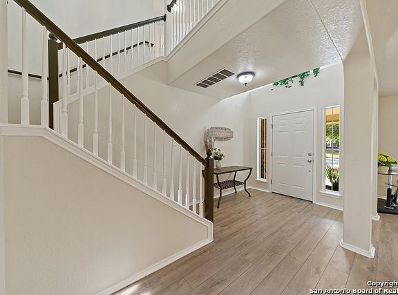 2nd image of 10115 Oak Saddle