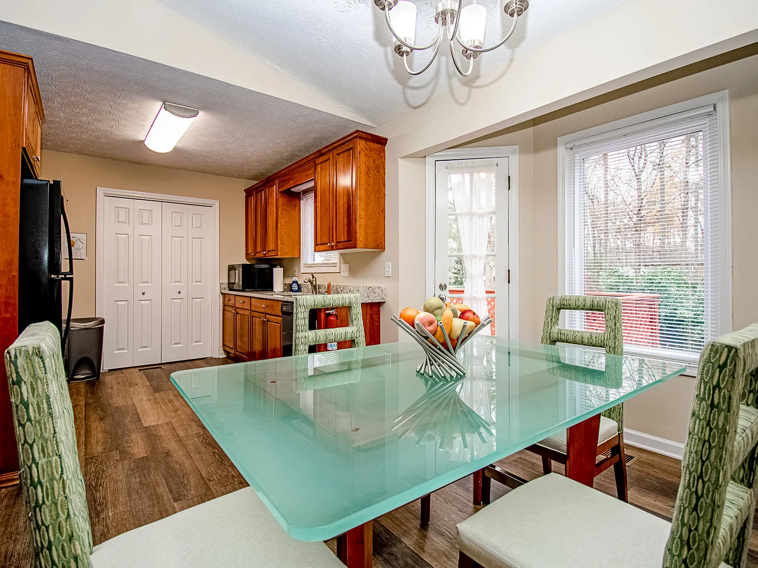 4 bed, 3.0 bath, 1258 sqft, $754 — Photo 4