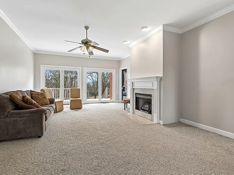 1019 Hilton Ln — Photo 8
