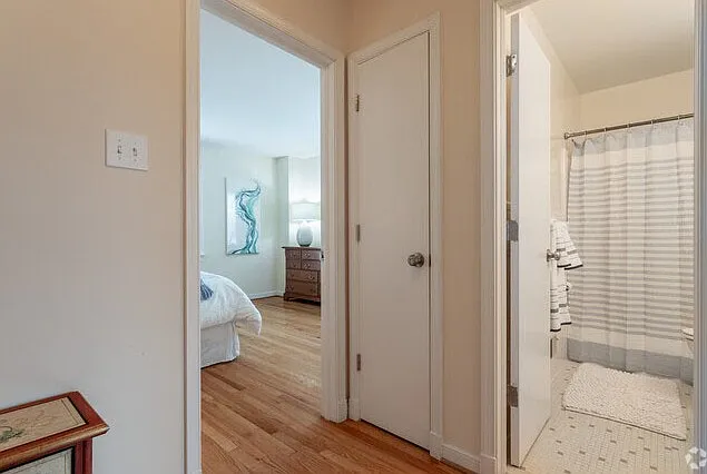 Meadowbrook Apartments — Photo 18