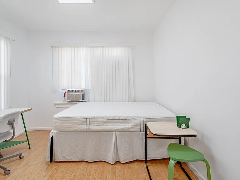 850 N Virgil Ave #B — Photo 8