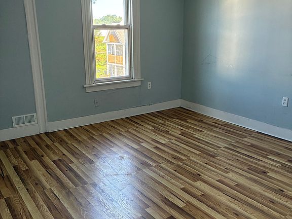 5th image of 251 Fairview St #3A
