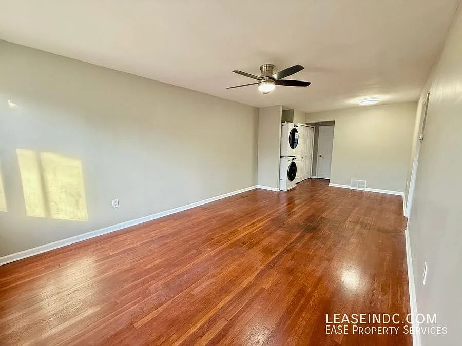 Building Photo - 4407 2nd St NE #1