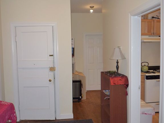 5th image of 164 Strathmore Rd APT 21