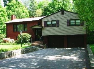 8 Edgehill Dr, Wappingers Falls, NY 12590