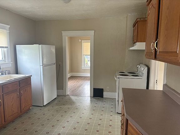 5th image of 2722 Lexington Ave