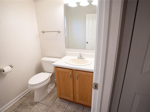 5th image of 601 Sweet Creek Dr