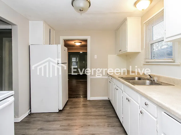 2230 N Butler Ave — Photo 7