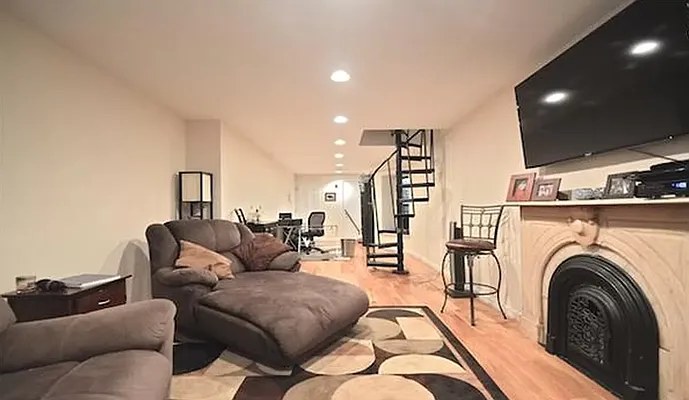 Rented by REAL New York | media 31