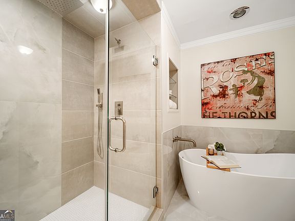 3rd image of 210 Colony Ridge Dr