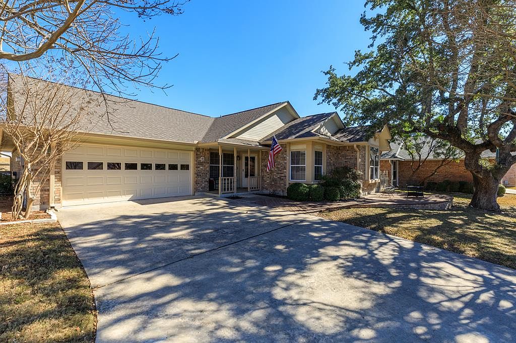 410 NW Vicksburg Ave, Kerrville, TX 78028 Zillow