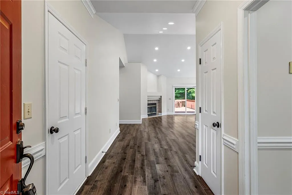3 bed, 2.0 bath, $2,200 — Photo 3