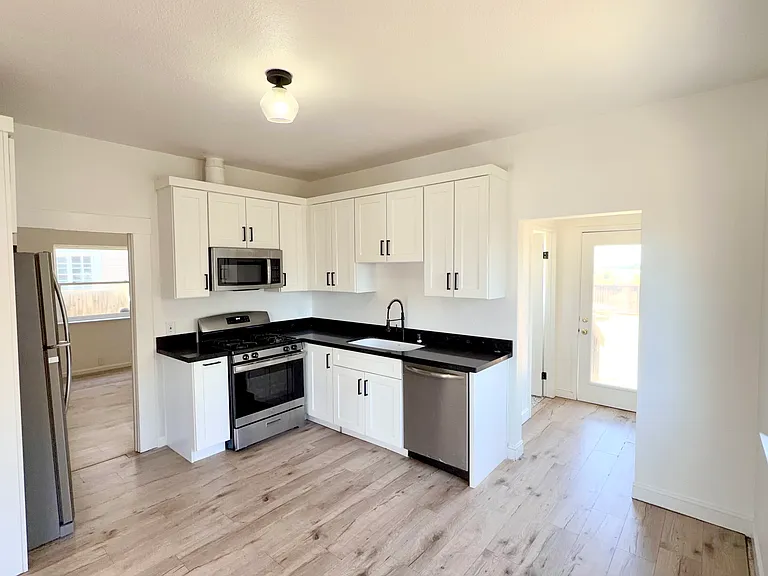 321 Nash Ave — Photo 5