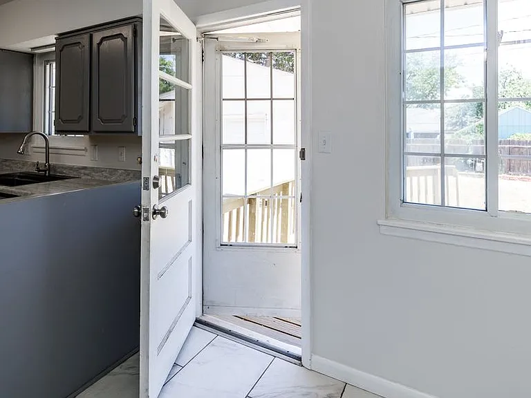 129 Ely St — Photo 18